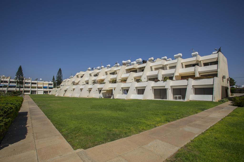 Larnaca Sunshore Beachfront Apartment Oroklini