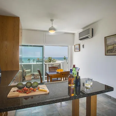 Larnaca Sunshore Beachfront Suite Oroklini Zimmer foto