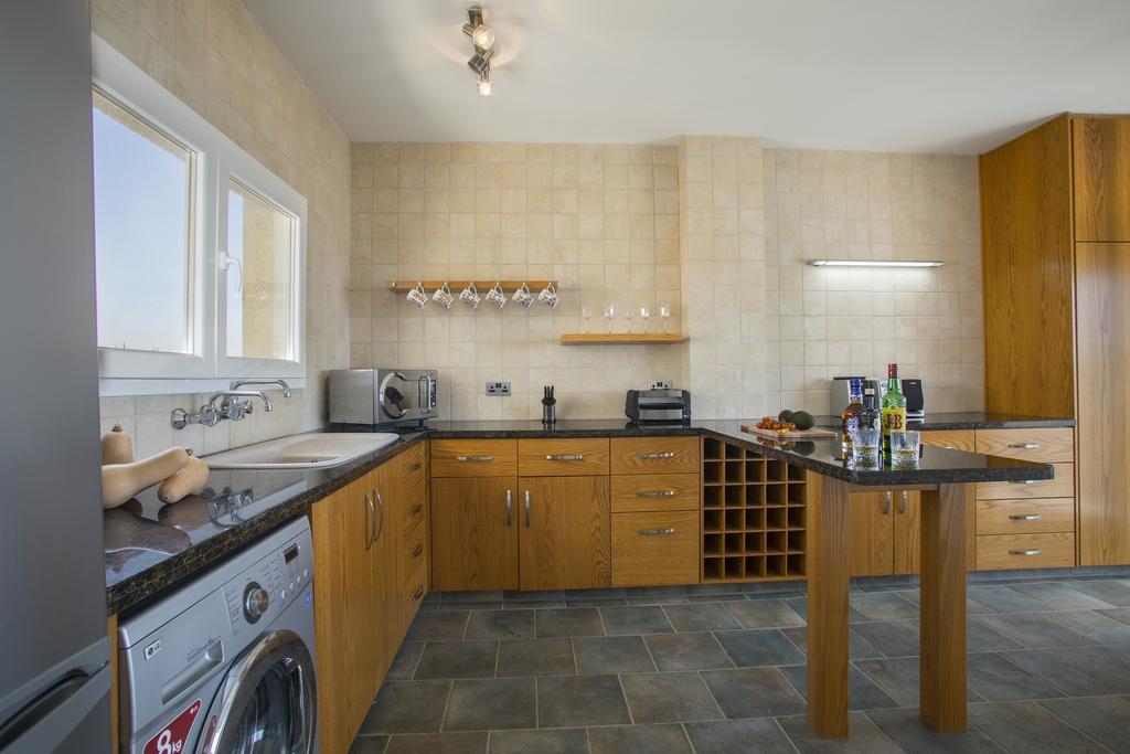 Larnaca Sunshore Beachfront Appartement